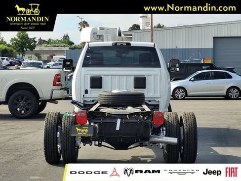 New 2025 RAM 4500 4x4 Regular Cab DRW image 5