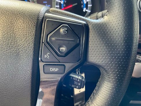 Used 2018 Toyota 4Runner TRD Off-Road AWD/4WD image 12
