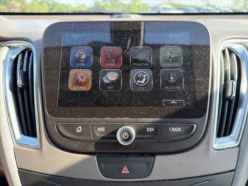 Used 2017 Chevrolet Malibu LT FWD image 23