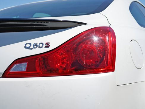 Used 2015 INFINITI Q60 Sport Limited RWD image 12