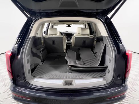 Used 2022 Cadillac XT6 Premium Luxury image 33