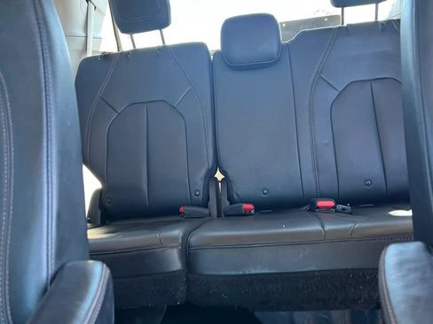 Used 2017 Chrysler Pacifica Touring-L FWD image 13