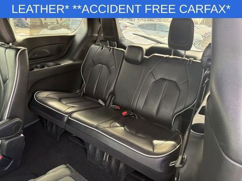 Used 2025 Chrysler Pacifica Limited FWD image 23