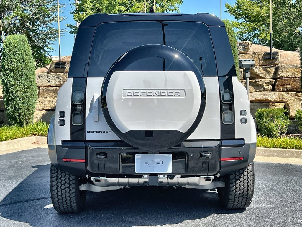 Used 2026 Land Rover Defender 110 S AWD/4WD image 4