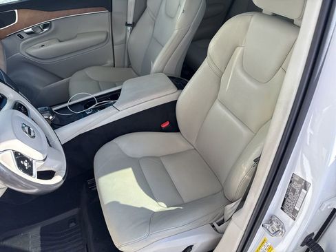 Used 2021 Volvo XC90 T6 Momentum w/ Protection Package Premier image 14
