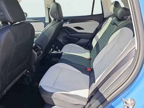 Used 2025 Volkswagen Tiguan SE w/ Panoramic Sunroof Package AWD/4WD image 32