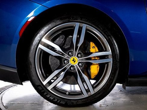 Used 2019 Ferrari Portofino image 19