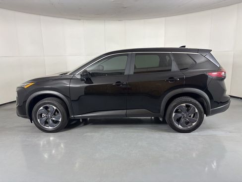 Used 2024 Nissan Rogue SV FWD image 5