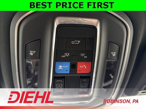 New 2025 Jeep Grand Cherokee Laredo w/ Luxury Tech Group I image 32