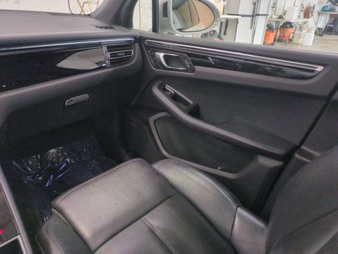 Used 2022 Porsche Macan S image 18