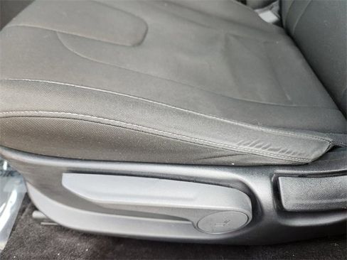 Used 2023 Hyundai Elantra SEL w/ Convenience Package image 9