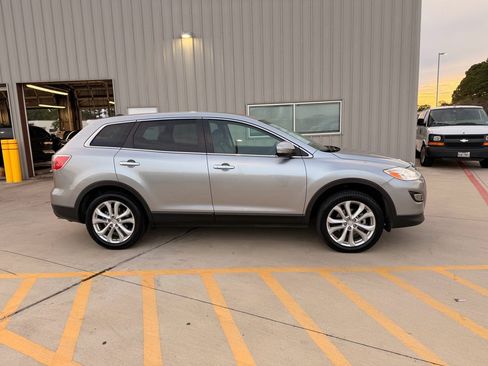 Used 2011 MAZDA CX-9 Grand Touring w/ Moonroof & Bose Audio Pkg image 9