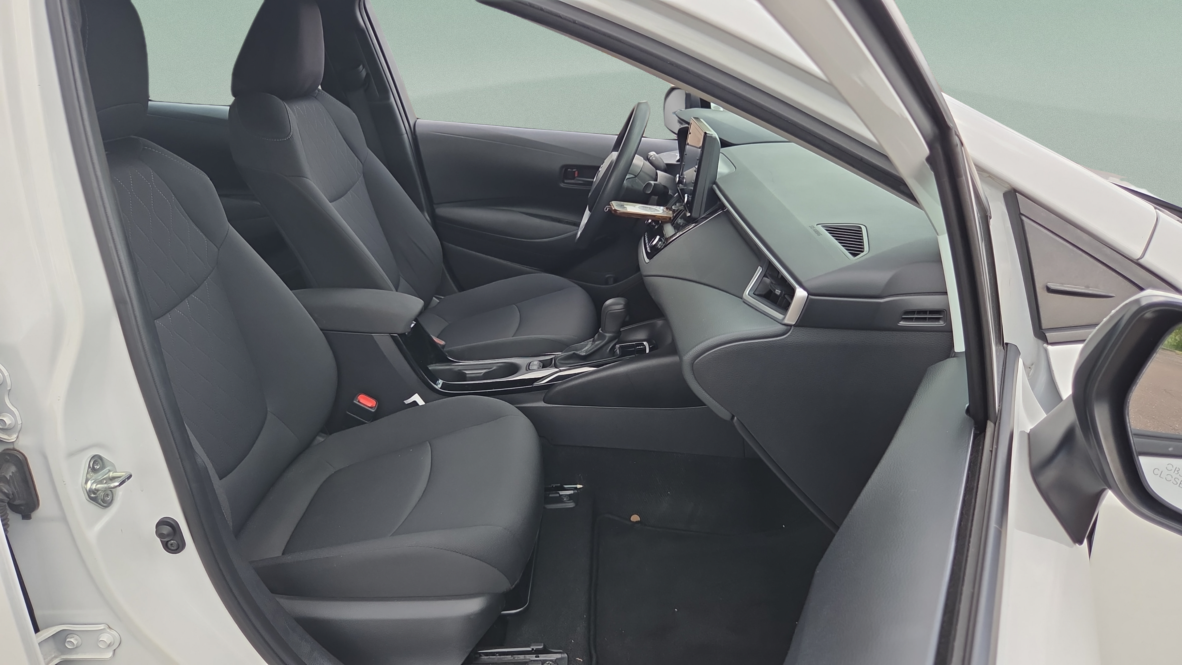 Used 2022 Toyota Corolla LE FWD image 19