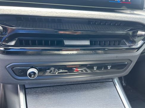 Used 2025 BMW 330i xDrive Sedan w/ Convenience Package AWD/4WD image 40