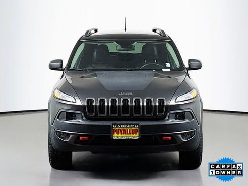 Used 2018 Jeep Cherokee Trailhawk image 2