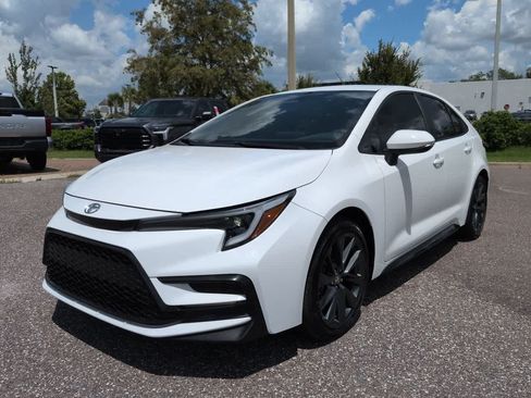 Used 2026 Toyota Corolla SE FWD image 2
