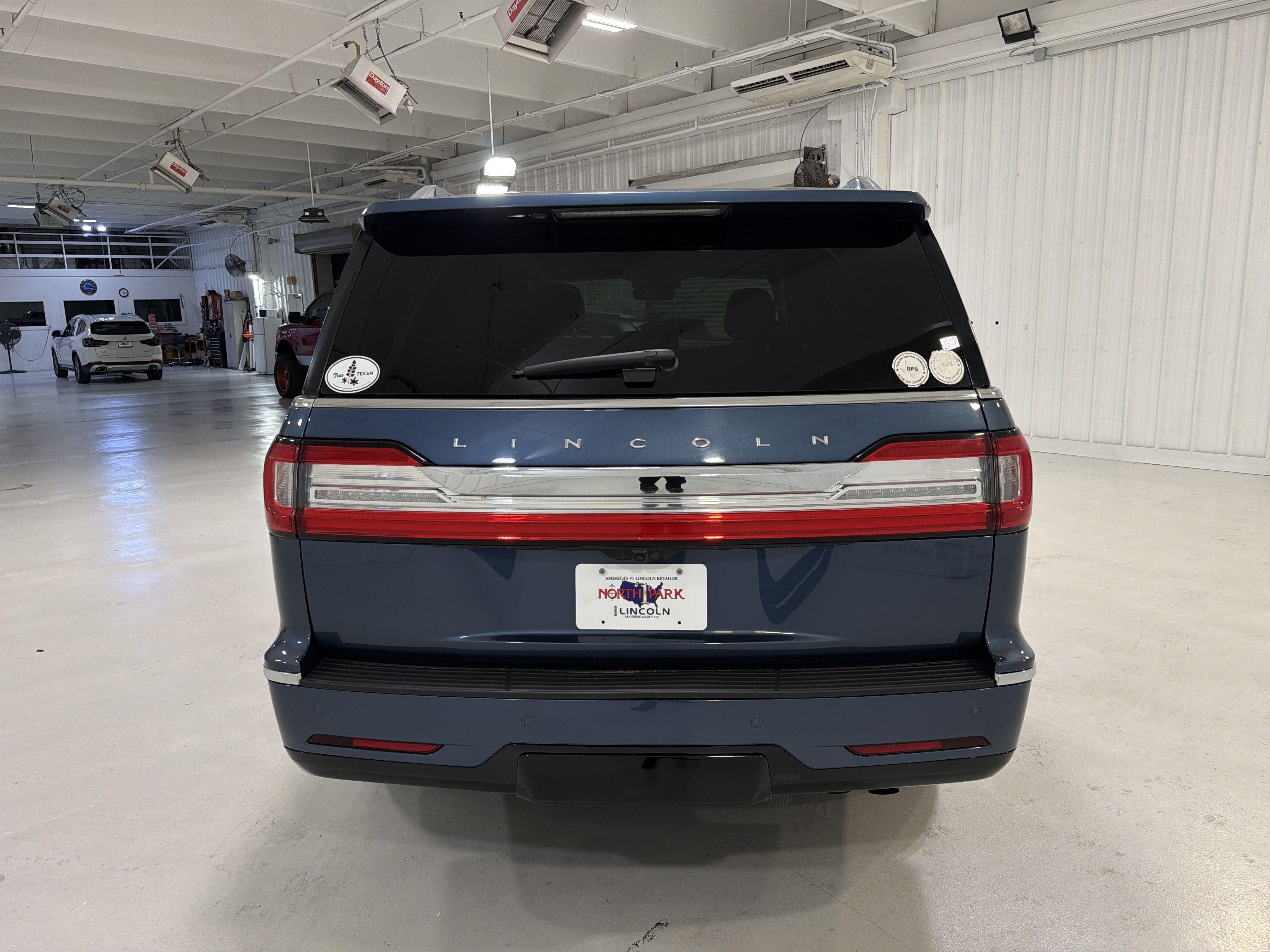 Used 2019 Lincoln Navigator Select RWD image 4