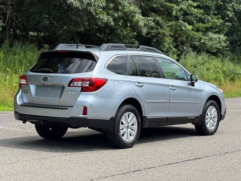 Used 2016 Subaru Outback 2.5i Premium AWD/4WD image 3
