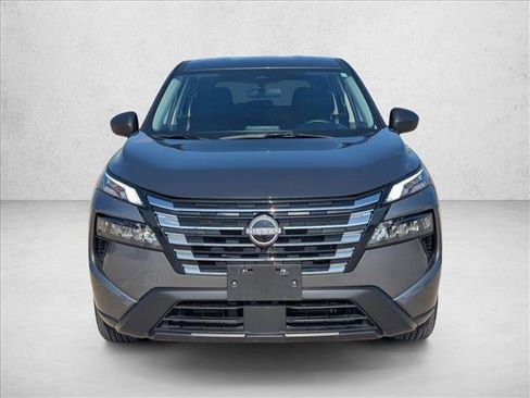 Used 2025 Nissan Rogue S image 2