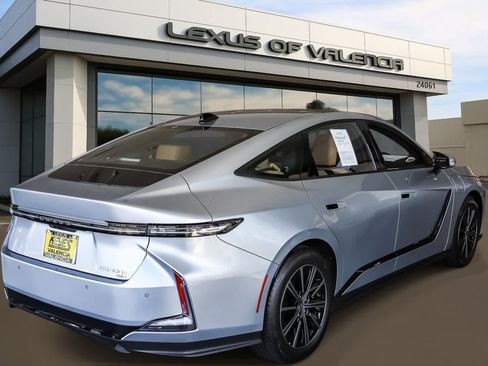 New 2026 Lexus ES 500e AWD/4WD image 4