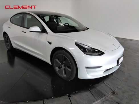 Used 2023 Tesla Model 3 Standard Range image 3