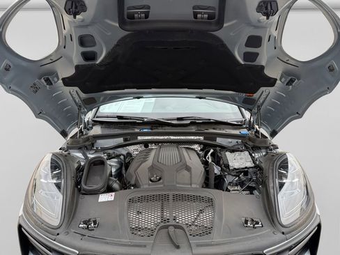 Used 2025 Porsche Macan image 9
