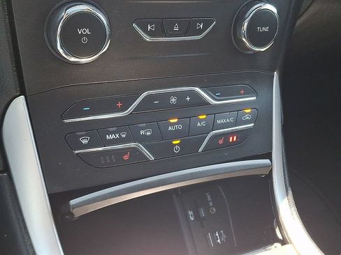 Used 2015 Ford Edge SEL w/ Equipment Group 201A AWD/4WD image 18