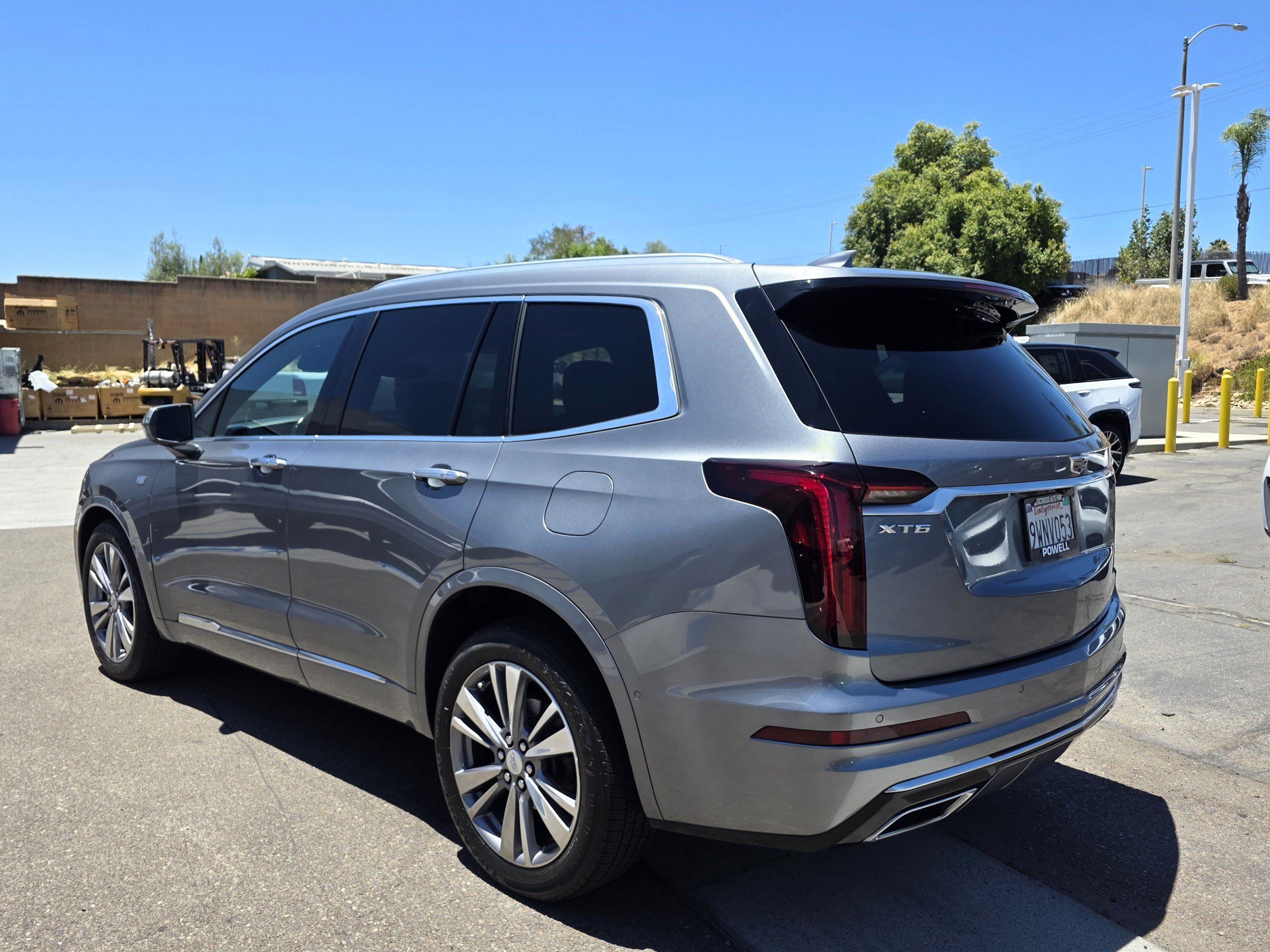 Used 2020 Cadillac XT6 Premium Luxury FWD image 3