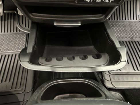 Used 2025 Chrysler Pacifica Select FWD image 47