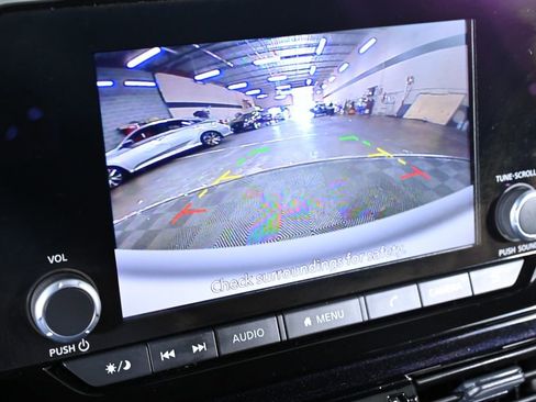 Used 2025 Nissan Pathfinder SV image 17