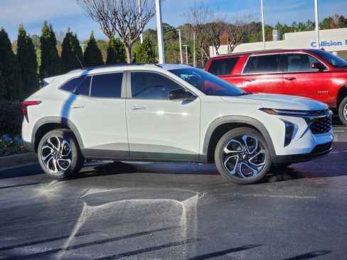 New 2026 Chevrolet Trax RS w/ Sunroof Package image 3