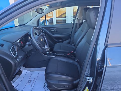 Certified 2022 Chevrolet Trax LT w/ LT Convenience Package image 5