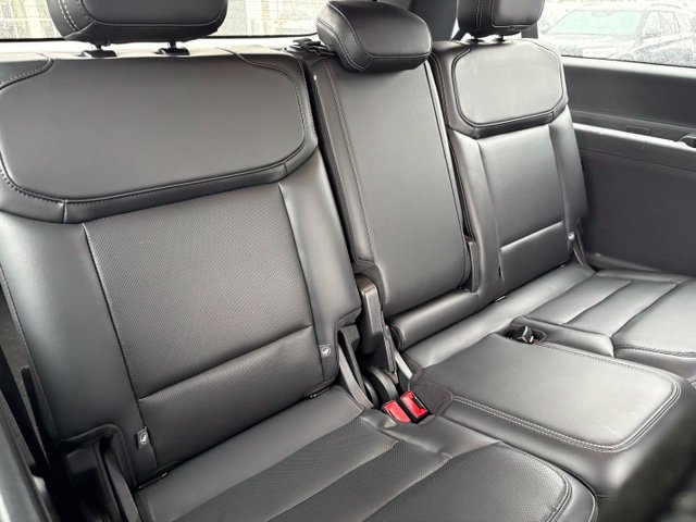 Used 2025 Ford Expedition Max Platinum w/ Stealth Performance Package AWD/4WD image 16