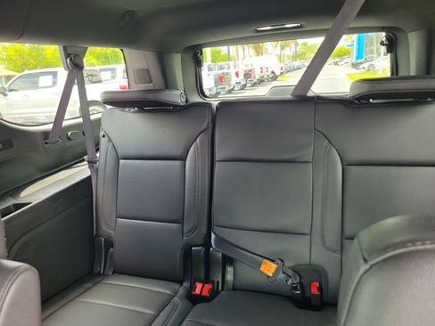 Used 2024 Chevrolet Suburban LT w/ Luxury Package RWD image 10