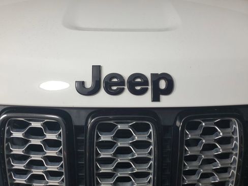 Used 2021 Jeep Grand Cherokee Laredo X RWD image 10