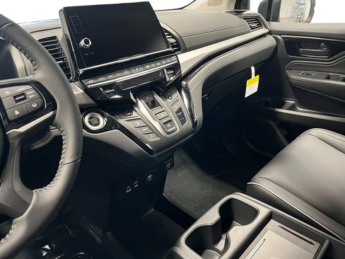 New 2026 Honda Odyssey Touring image 18