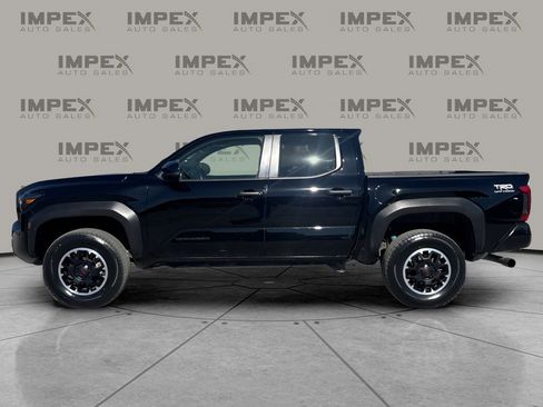 Used 2024 Toyota Tacoma TRD Off-Road image 2