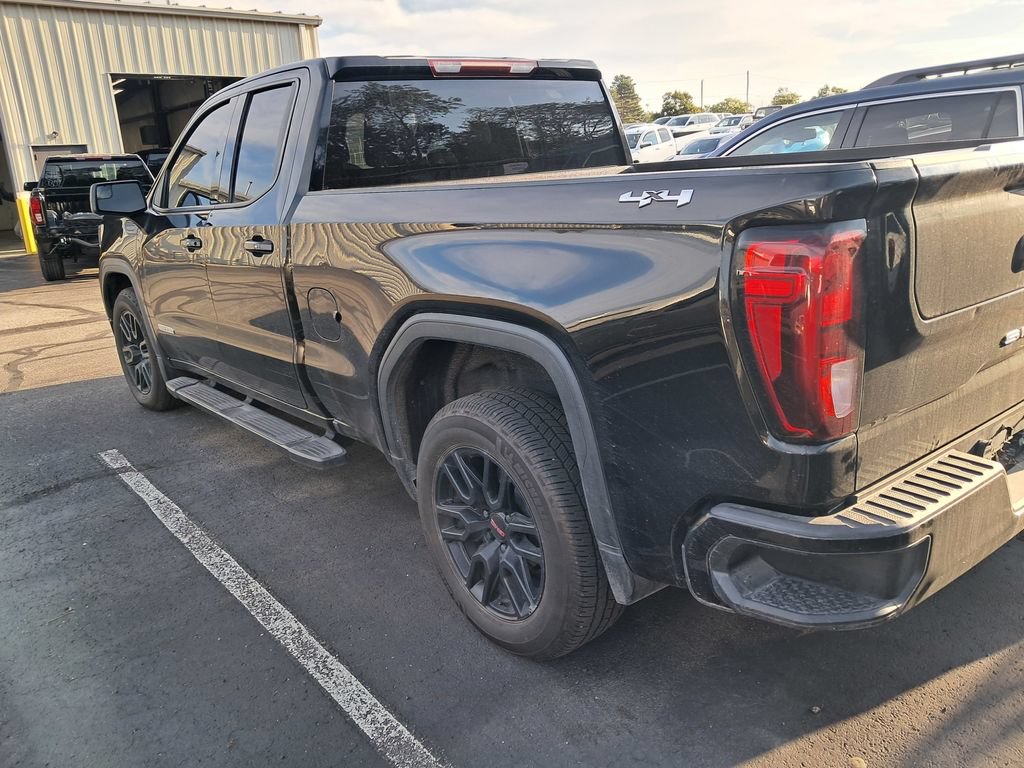Used 2022 GMC Sierra 1500 Elevation w/ LPO, Elevation Black Package AWD/4WD image 9