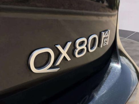 Used 2025 INFINITI QX80 Sensory AWD/4WD image 5