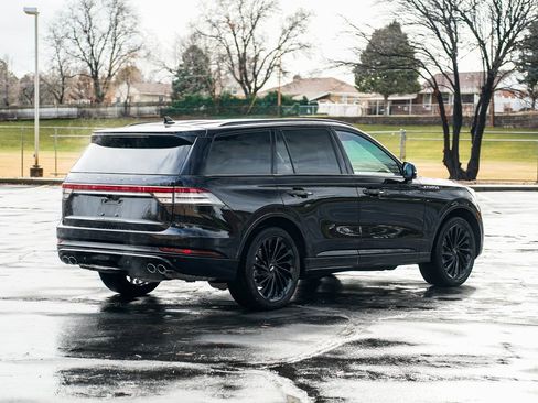 Used 2023 Lincoln Aviator Reserve w/ Equipment Group 201A image 5