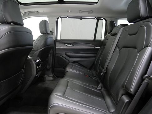 Used 2023 Jeep Grand Cherokee L Limited w/ Luxury Tech Group II AWD/4WD image 25