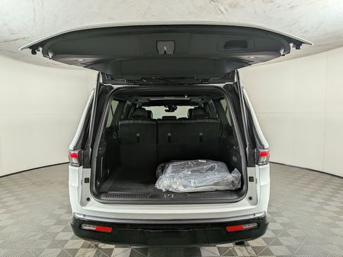 New 2026 Jeep Grand Wagoneer L Limited AWD/4WD image 9