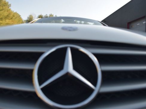 Used 2004 Mercedes-Benz SL 500 w/ Comfort Pkg image 50