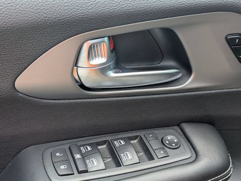 New 2027 Chrysler Pacifica Select FWD image 12