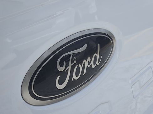 Used 2023 Ford F250 Lariat w/ Black Appearance Package AWD/4WD image 12