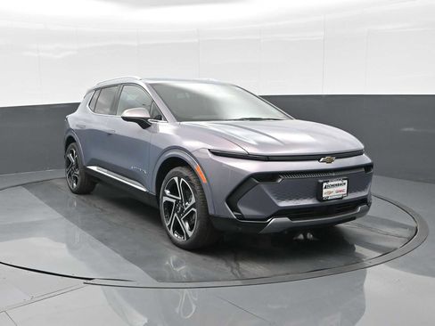 New 2026 Chevrolet Equinox EV LT image 2