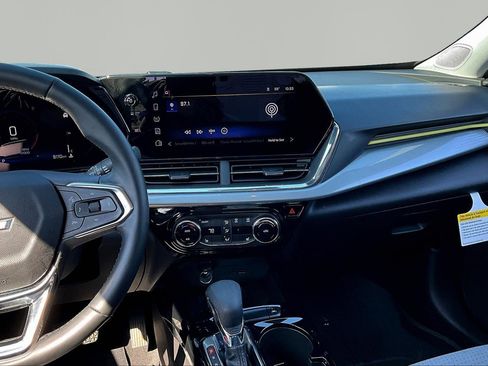 Used 2025 Chevrolet Trax LT w/ Driver Confidence Package FWD image 9