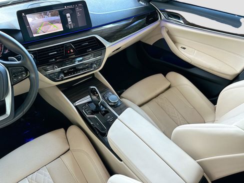 Certified 2023 BMW 530i w/ Premium Package image 25