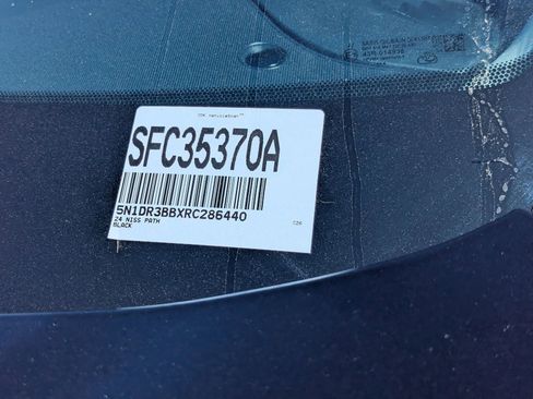 Used 2024 Nissan Pathfinder SV w/ SV Premium Package image 32