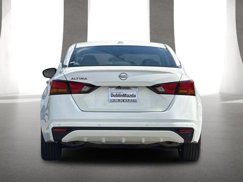 Used 2025 Nissan Altima 2.5 SV FWD image 5